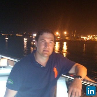 Rafael Pueyo Arana, Ingeniero de Caminos, Canales y Puertos y Licenciado en Administración de Empresas