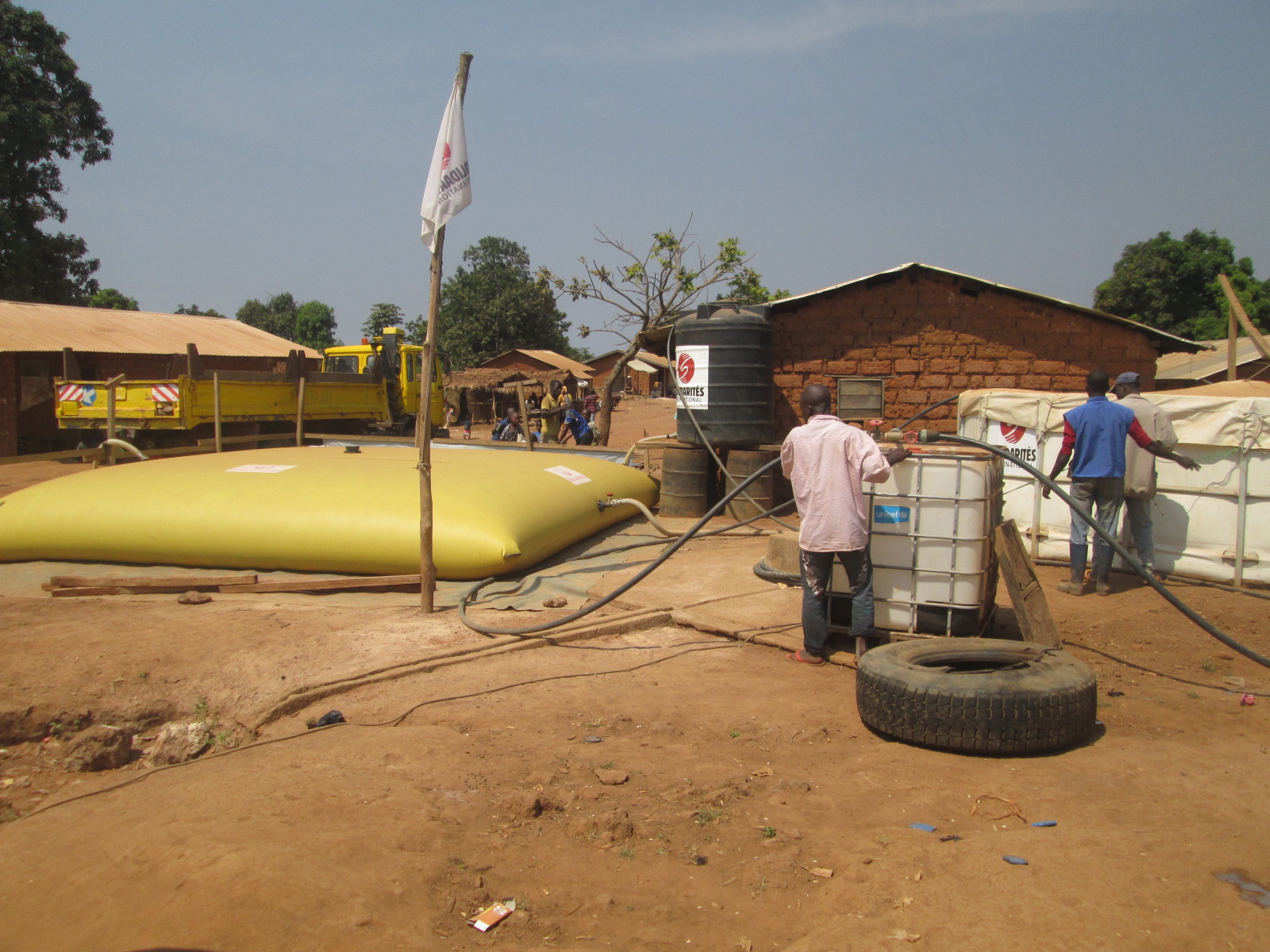 Bring potable water to refugies