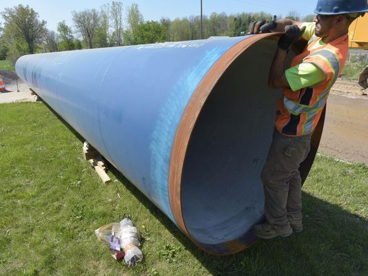 U.S. Lead Rule to Stand till ’17 Despite Flint Crisis