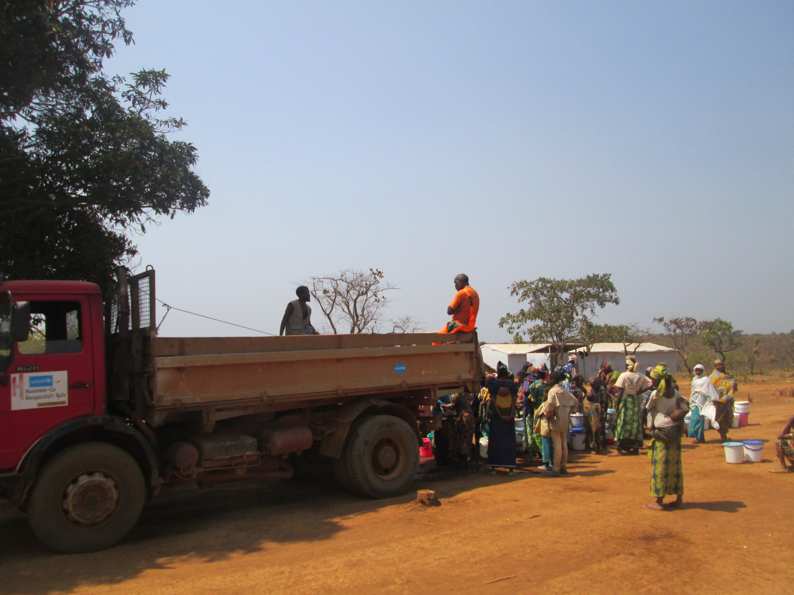 Bring potable water to refugies