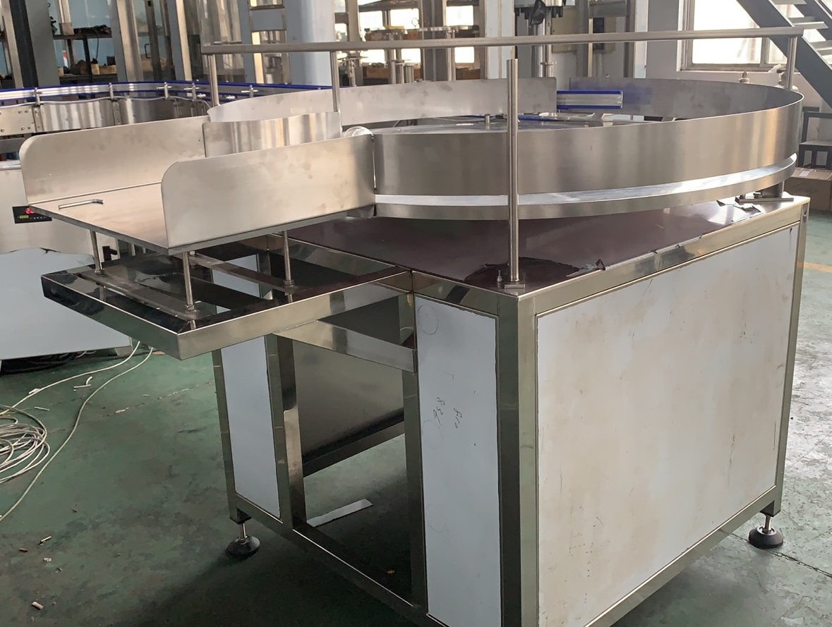 Bottle unscrambling machine for bottling lines, semi-automatic