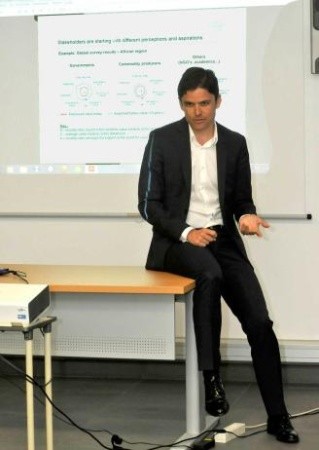 Félix González Yagüe PhD, Integration is the way to a Sustainable Evolution