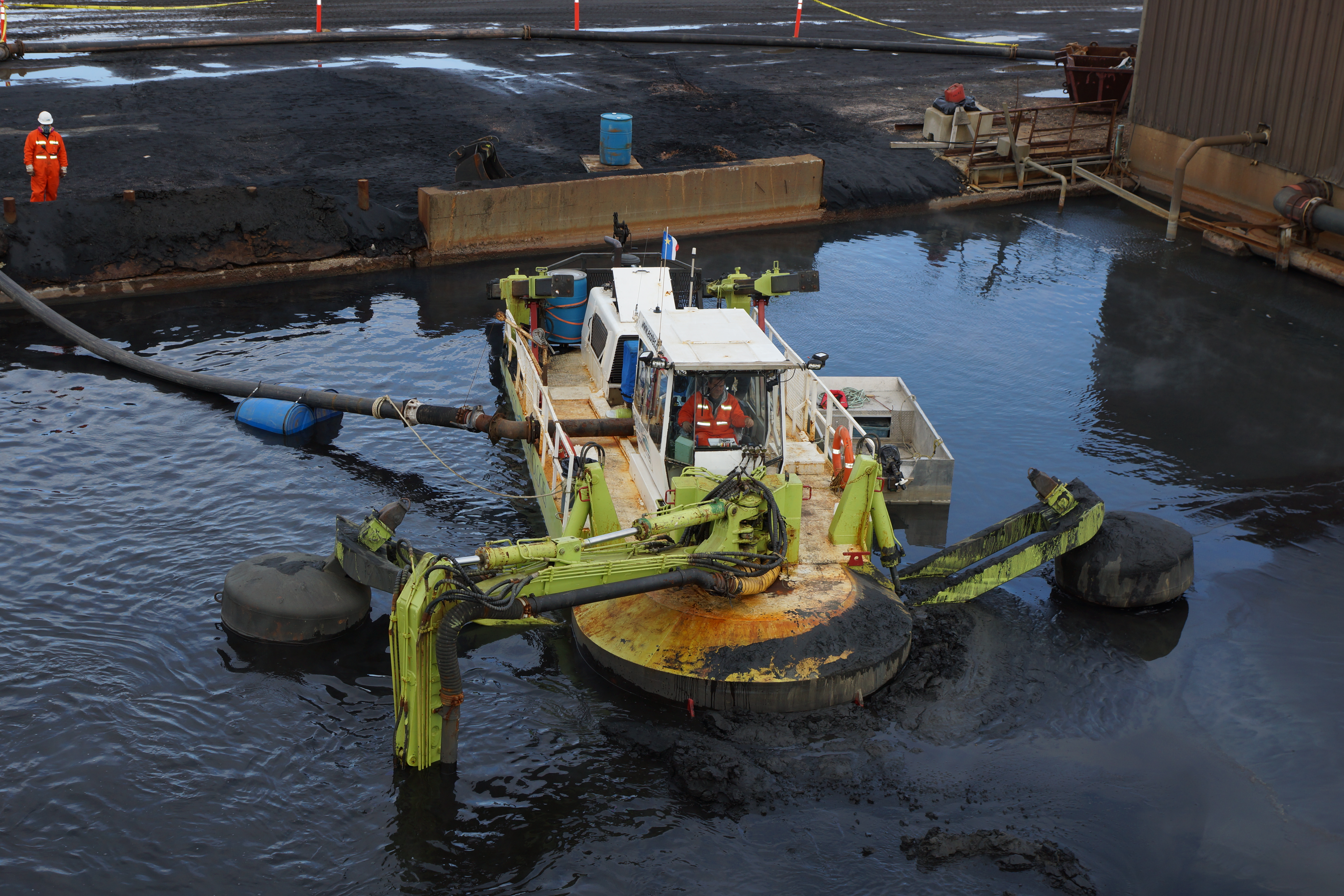 Environmental dredging interventions (hydraulic suction)