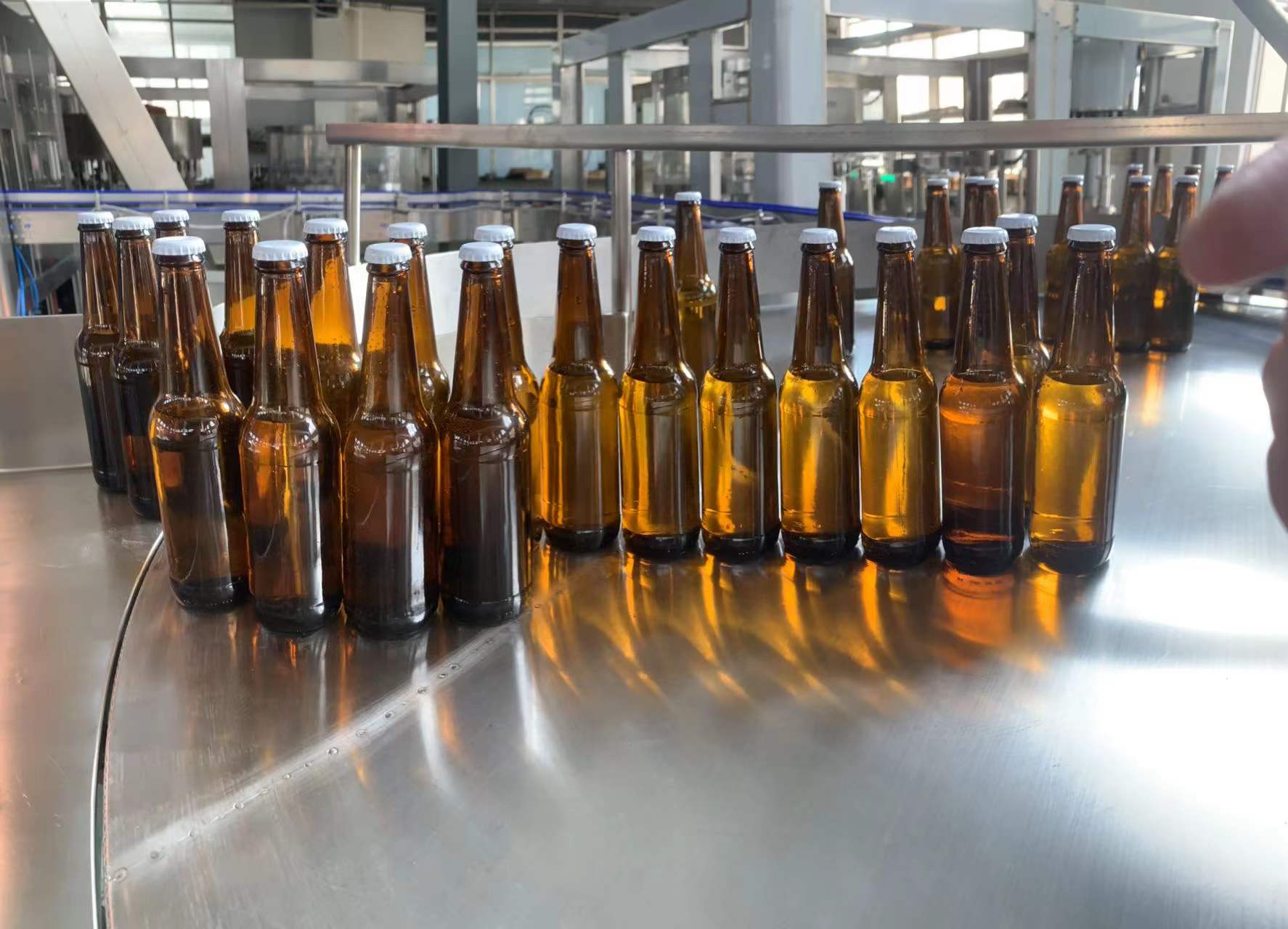 Bottle unscrambling machine for bottling lines, semi-automatic