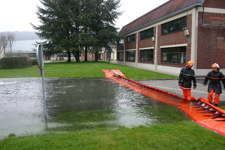 Flood Protection with the Water-Gate