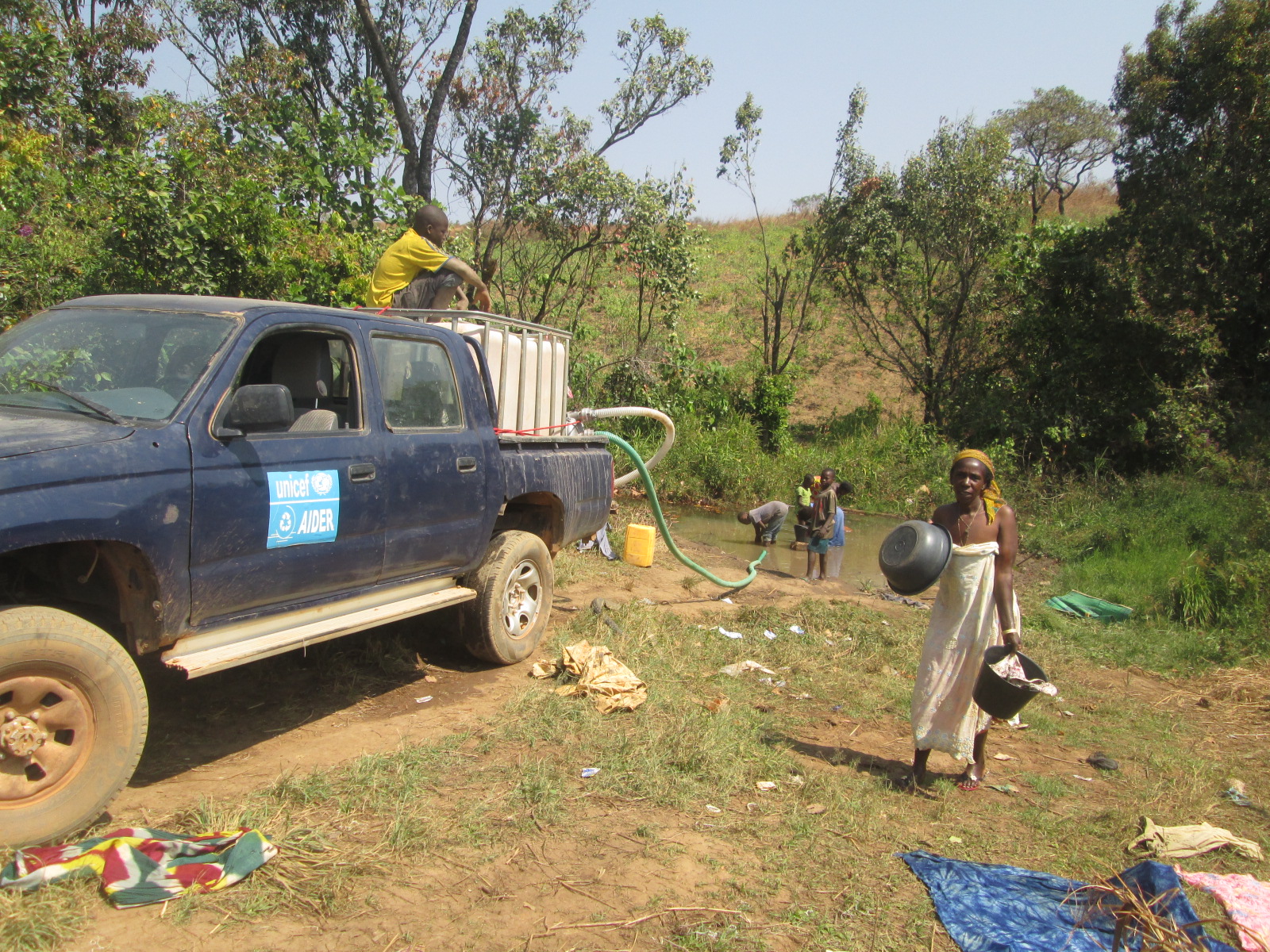 Bring potable water to refugies