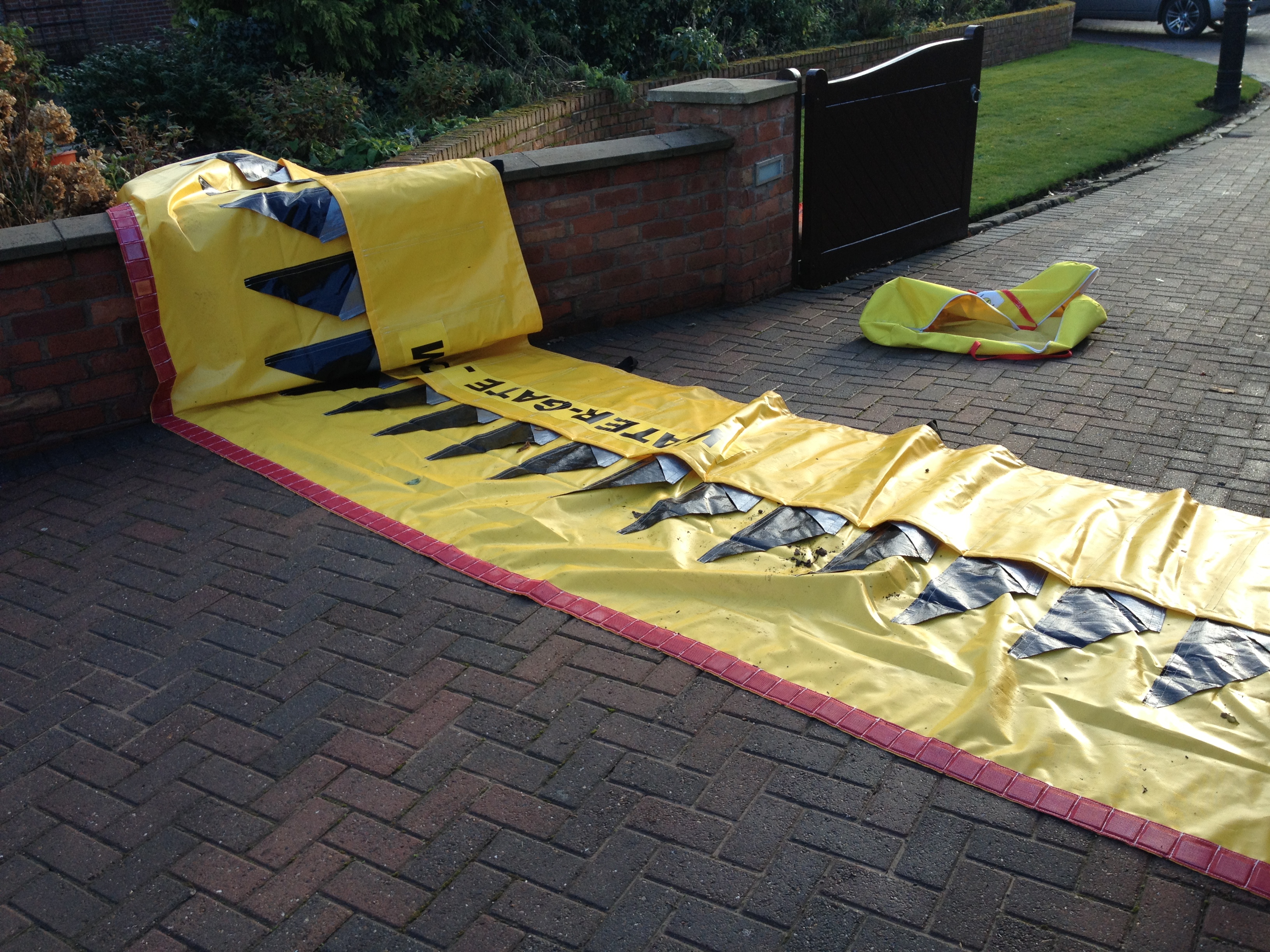 Flood Protection with the Water-Gate