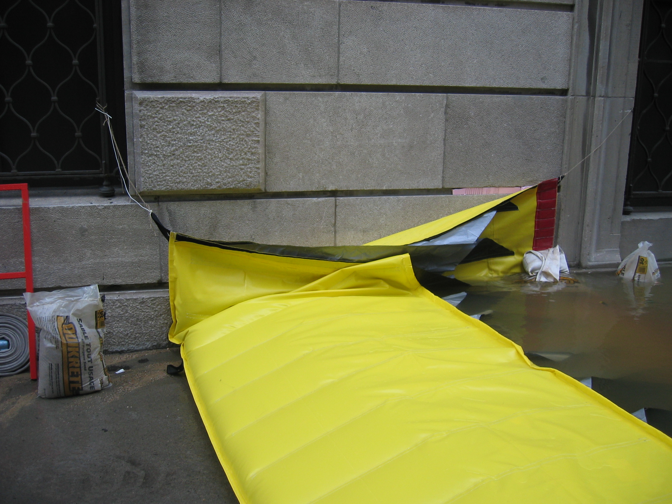 Flood Protection with the Water-Gate