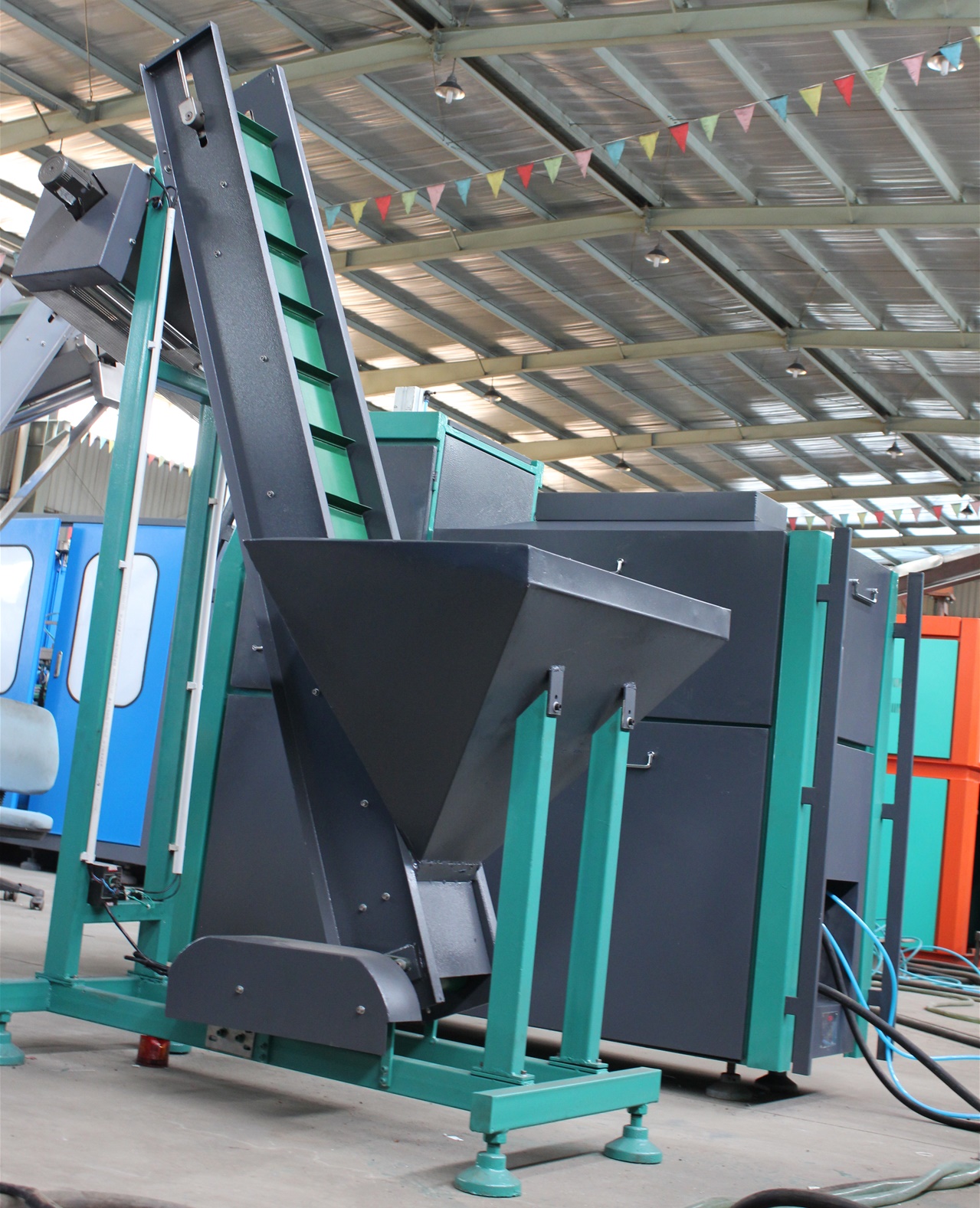 Automatic 1 cavity bottle blowing machine