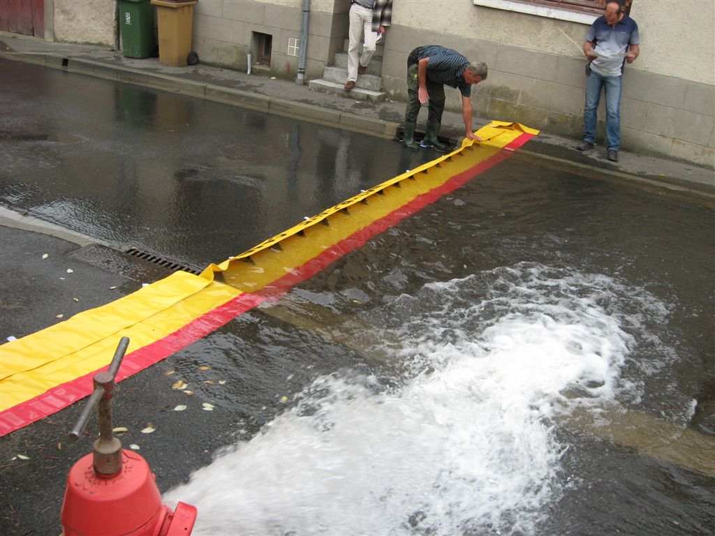 Flood Protection with the Water-Gate