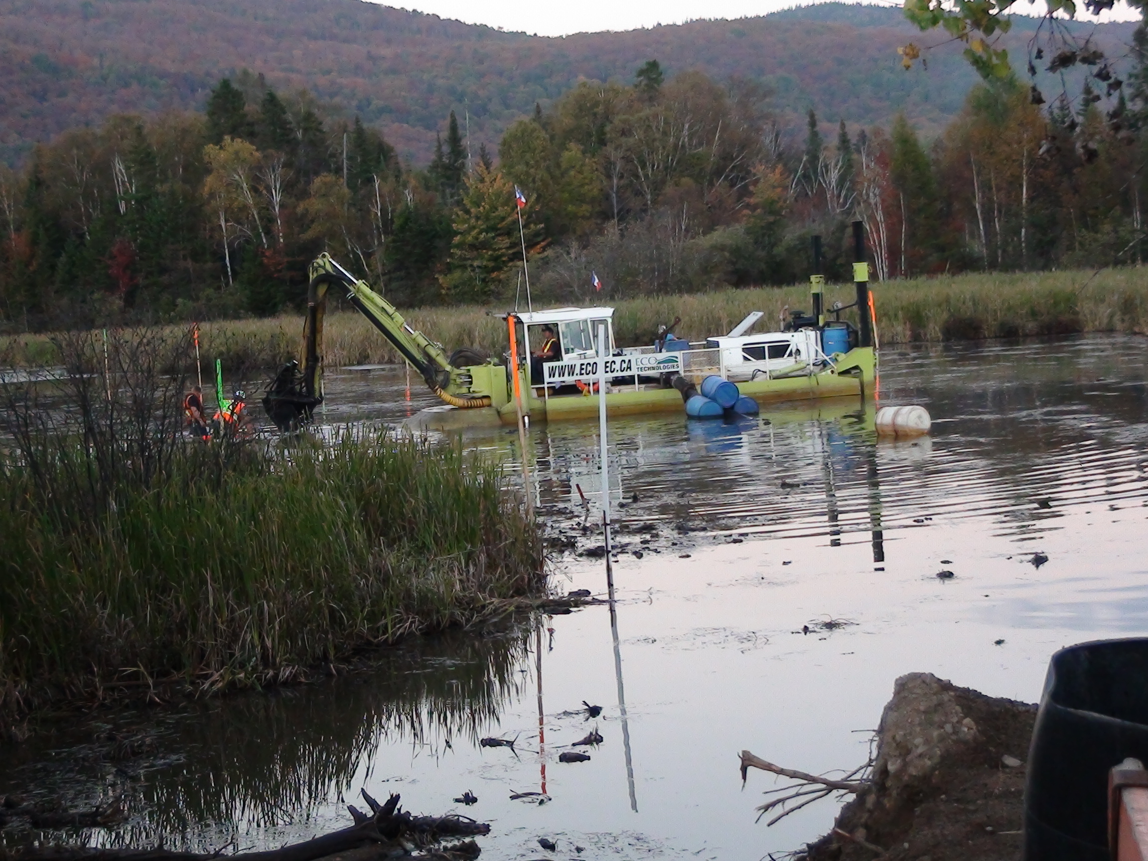 Environmental dredging interventions (hydraulic suction)