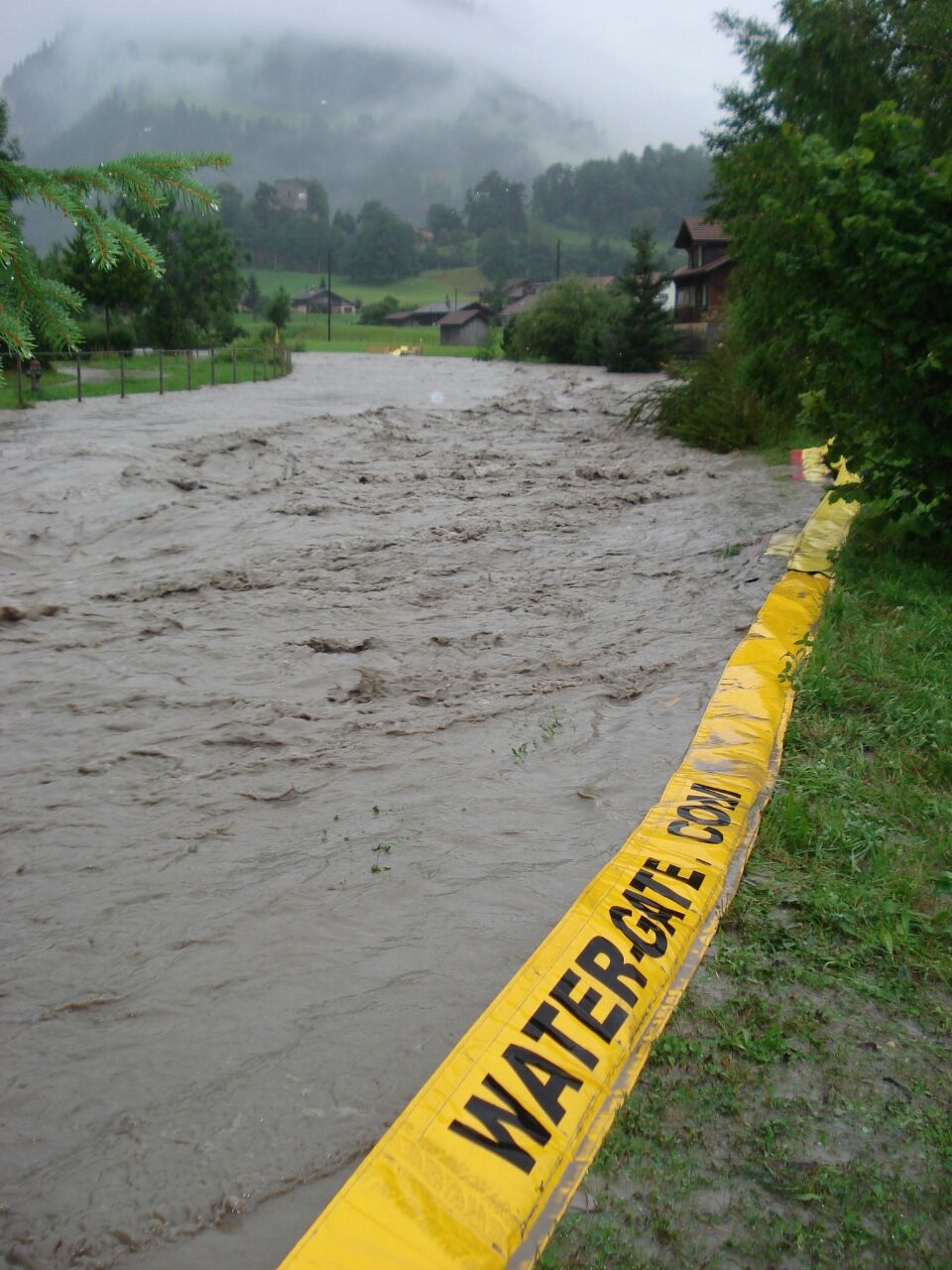 Flood Protection with the Water-Gate