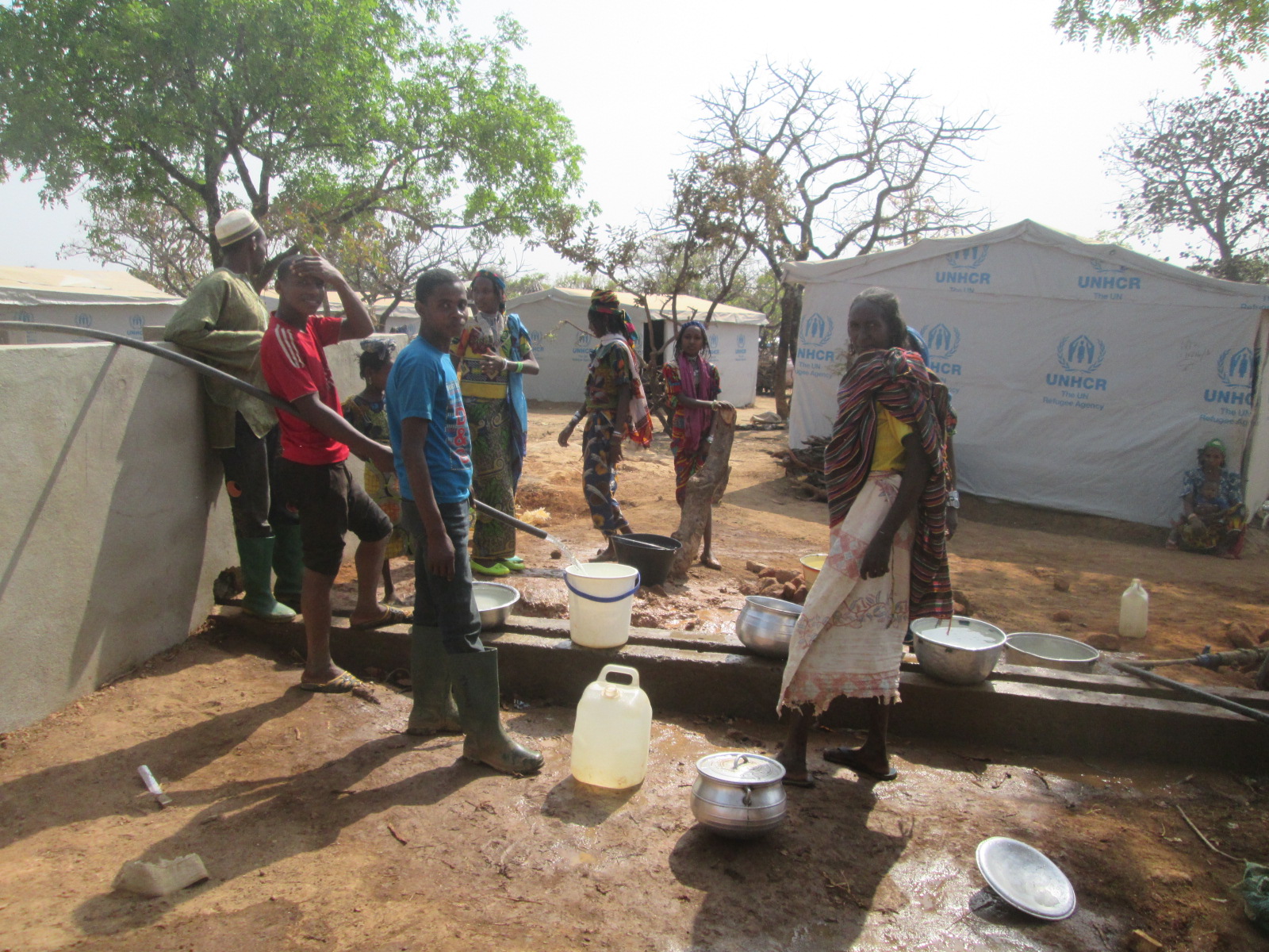 Bring potable water to refugies
