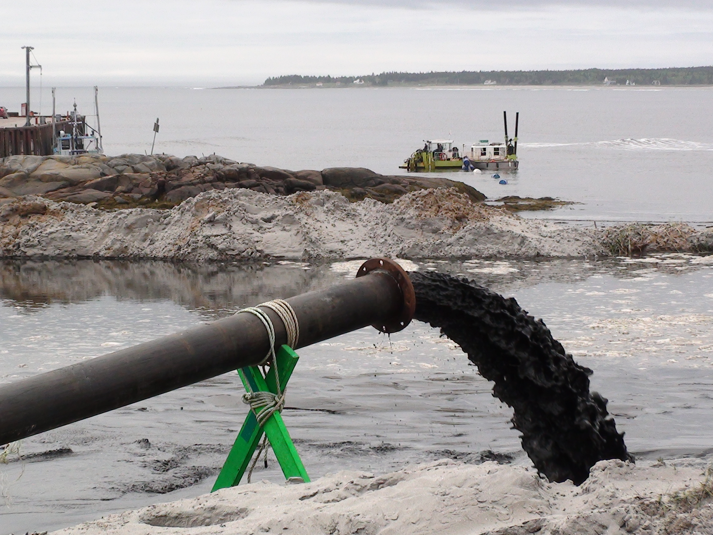 Environmental dredging interventions (hydraulic suction)
