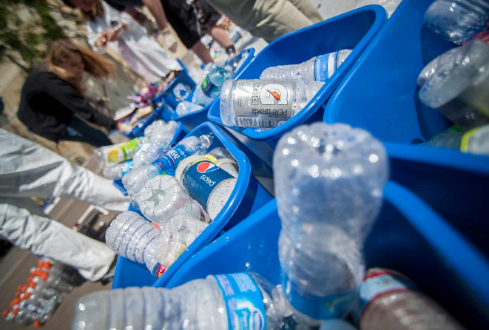 Students Seek to Ban Plastic Water Bottles from Campus